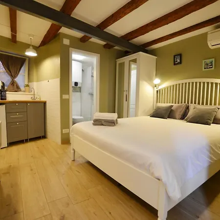 Апартаменты Old Town Hip And Cozy *